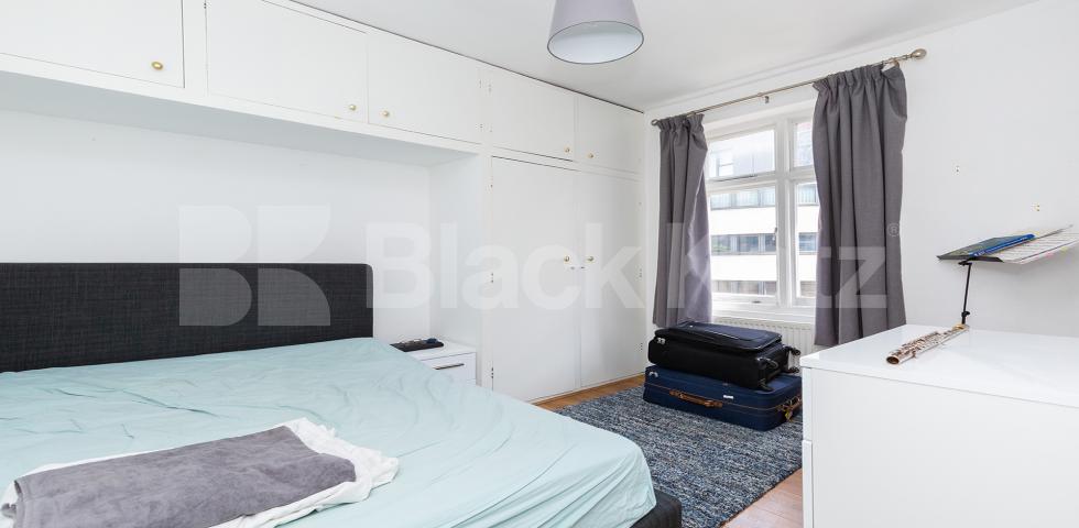 			CENTRAL LOCATION, 3 Bedroom, 1 bath, 1 reception Maisonette			 Compton Street EC1, CLERKENWELL / FARRINGDON